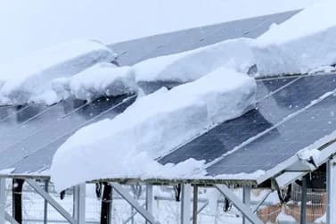 大雪による太陽光パネル破損に注意 本格的な冬到来を前にNITEが呼びかけ
