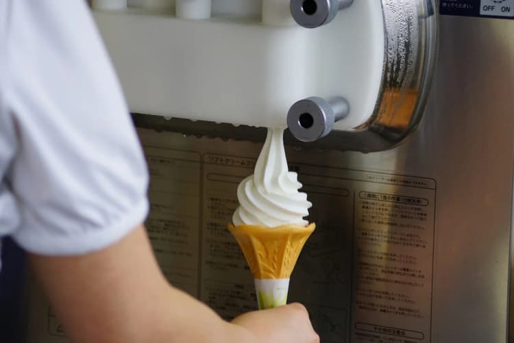 ソフトクリームのNISSEI、温室効果60%減の代替フロンで新機種発売