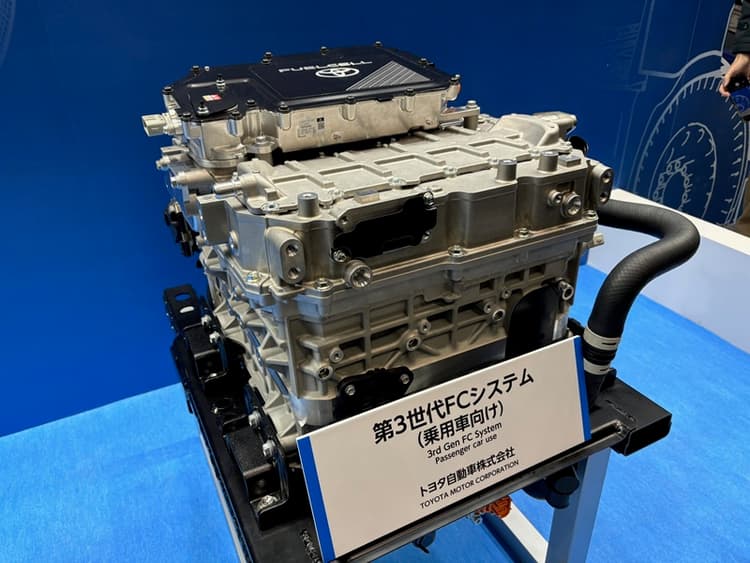 トヨタが第3世代燃料電池を世界初公開