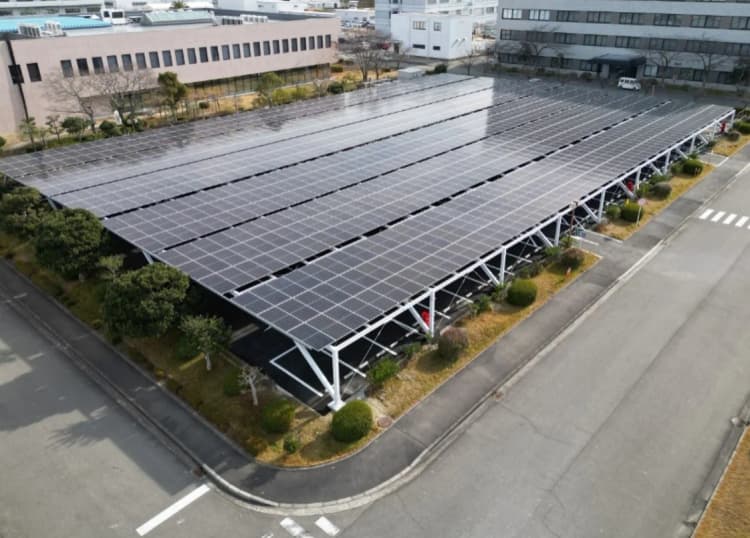 神戸製鋼、技術研究所にソーラーカーポート導入 CO2年間300t削減