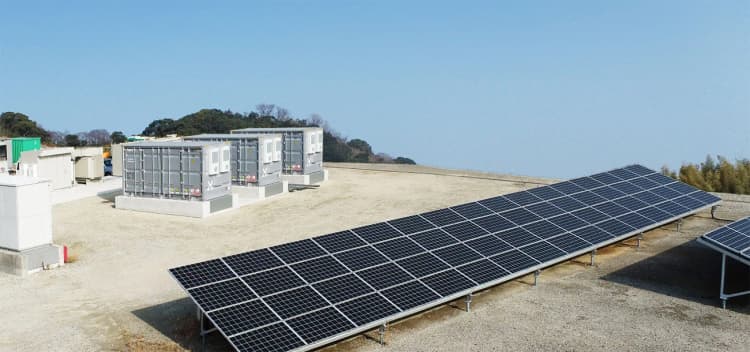福岡県古賀市の蓄電池併設メガソーラーが電力運用開始 日鉄系のシステム活用