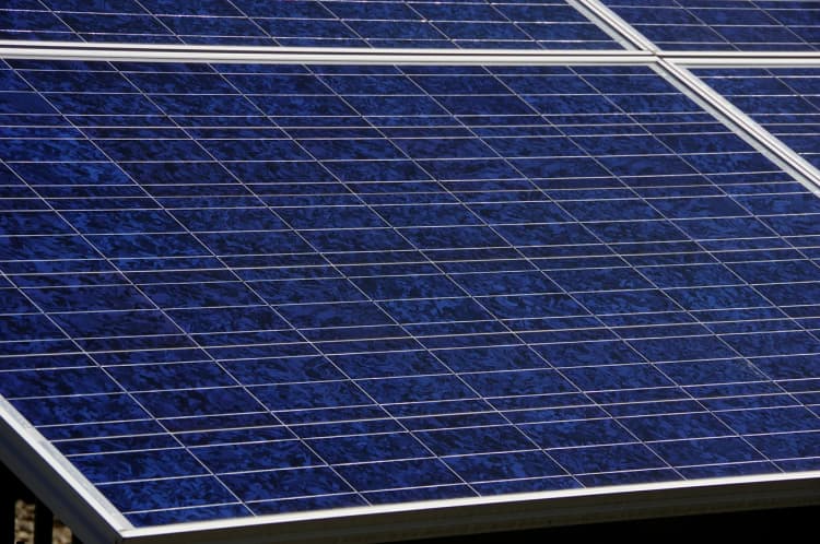 横国大ら、排ガス中のCO2と太陽光パネルのシリコン廃材からギ酸合成