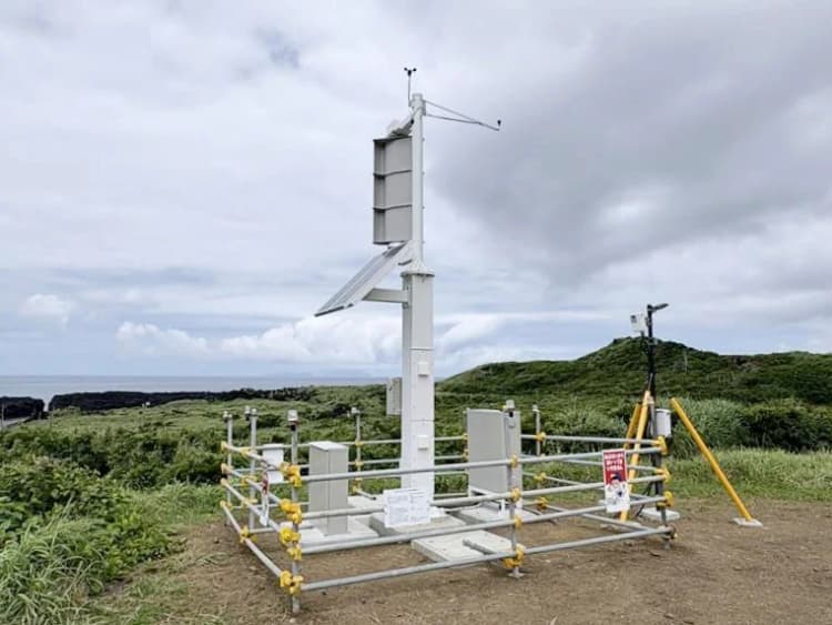 チャレナジー、三宅島に可搬式置き基礎型小型風力発電機を設置 実証開始