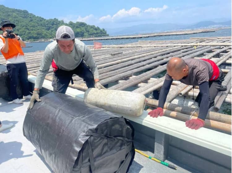日本財団、海洋ごみ抑制へ 養殖フロート・ICタグ管理システムを開発