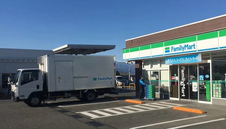 ファミマ、北陸で減便し冷凍弁当投入 CO2・食品ロス削減と経営効率向上へ