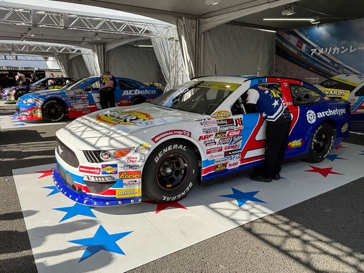 富士を走ったNASCARの最新マシン、その裏の日米事情