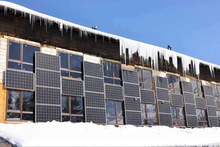 新潟県、雪国で次世代型太陽電池を実証 県内6カ所で施工性・発電性能を確認