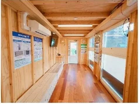 YKK AP、建材一体型ペロブスカイト太陽光電池を検証 広島に実証ハウス