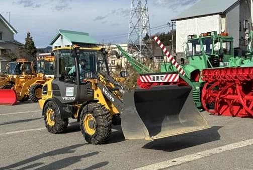 電動重機で「環境配慮型」除雪、西尾レントオールが実証参画 建機GX加速へ