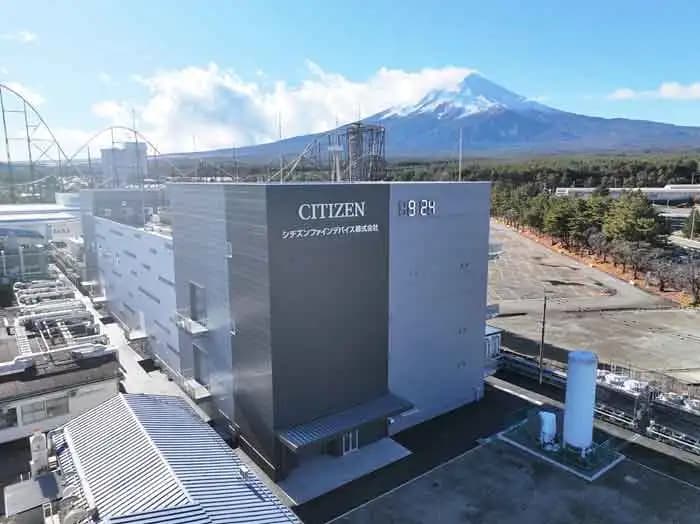 シチズンファインデバイス、山梨県富士河口湖町に太陽光設置の新生産拠点完成