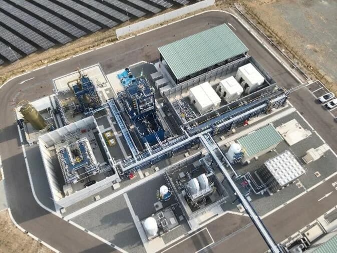 日揮、福島県浪江町でグリーンアンモニア製造開始 近隣の火力発電所に供給