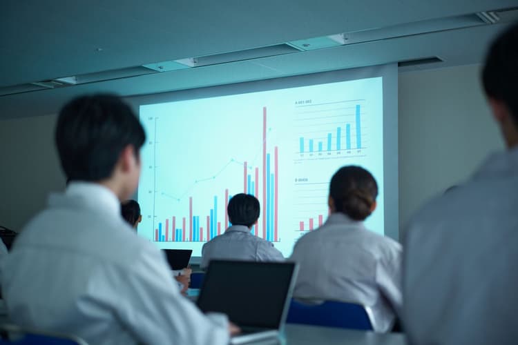 内閣官房が「人的資本情報開示」の手引 27年3月期のサステナ情報開示義務化で