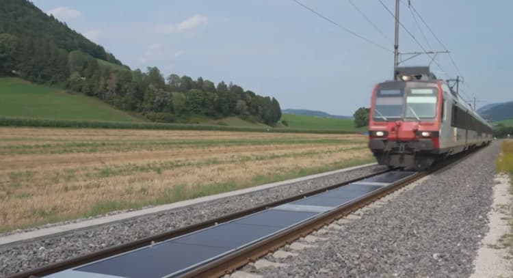 「鉄道レールの間」に太陽光パネル! 環境も景観も破壊をしない裏ワザ