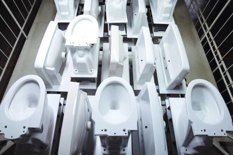 トイレの便器、カケラを100%リサイクル LIXILが製造時廃材を製品に