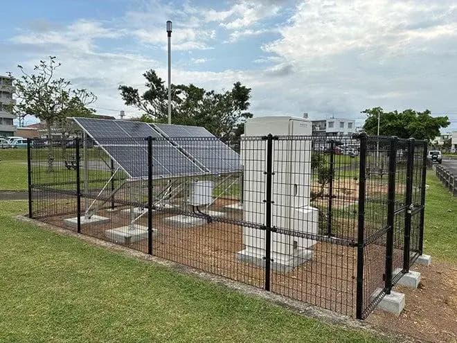 直流給電でLED公園灯を実証 岩崎電気、変換時のエネルギーロスを低減へ