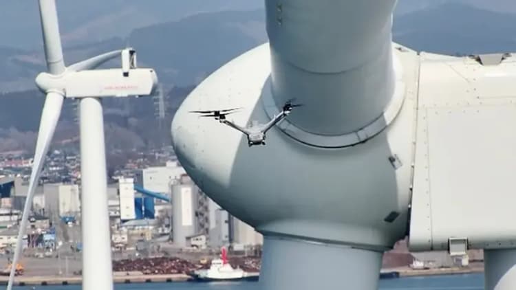 ドローンで洋上風力発電所の遠隔点検、停止時間を削減 秋田沖・能代沖で実証