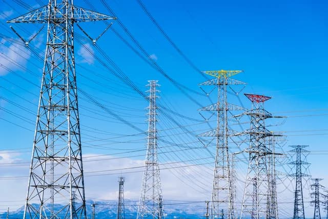 電力8社、物価高反映で「託送料金」見直し申請 11月にも値上げ適用へ