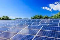 太陽光発電2040年目標、達成できるか 地上設置型縮小で問われる導入戦略