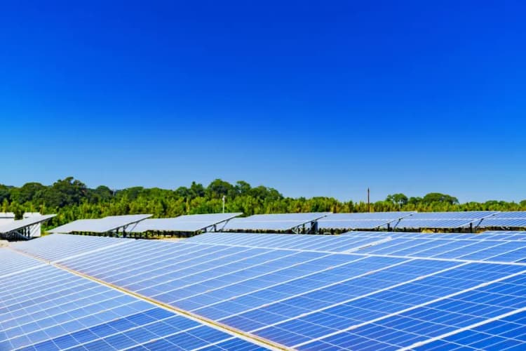 10kW以上の太陽光発電設備、架台など設計安全規制強化 改正電事法が成立