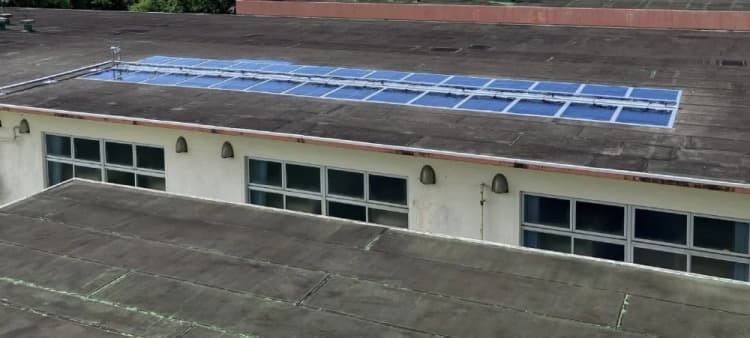 電力インフラ喪失に備えて 自衛隊施設屋根でペロブスカイト太陽電池導入実証