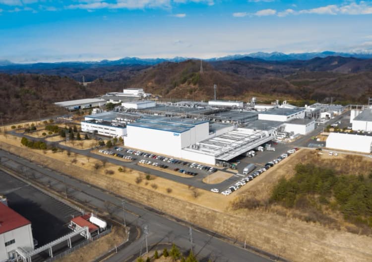 10MW級太陽光発電を工場に導入 反射シートで発電量6%増、DNP