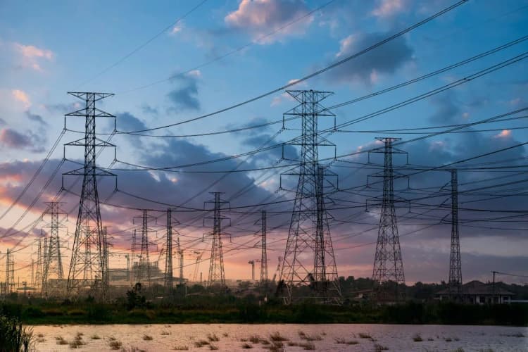 電力広域的推進機関の機能・役割を検証 職員の処遇改善、財政投融資活用など