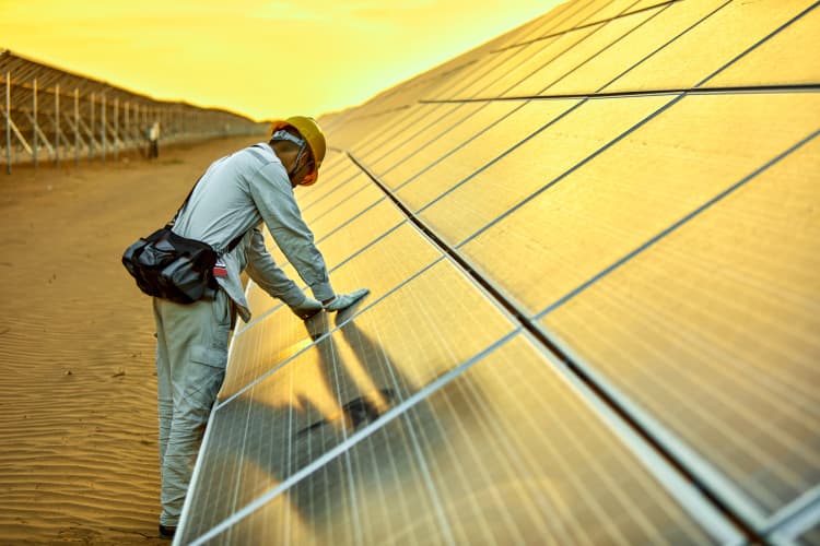 太陽光発電の災害復旧サービス、現場確認・各種工事・運転再開手続きまで提供